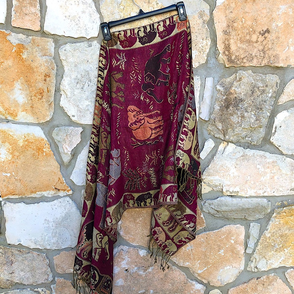 NWOT Reversible Red & Gold Pashmina Elephant Scarf
